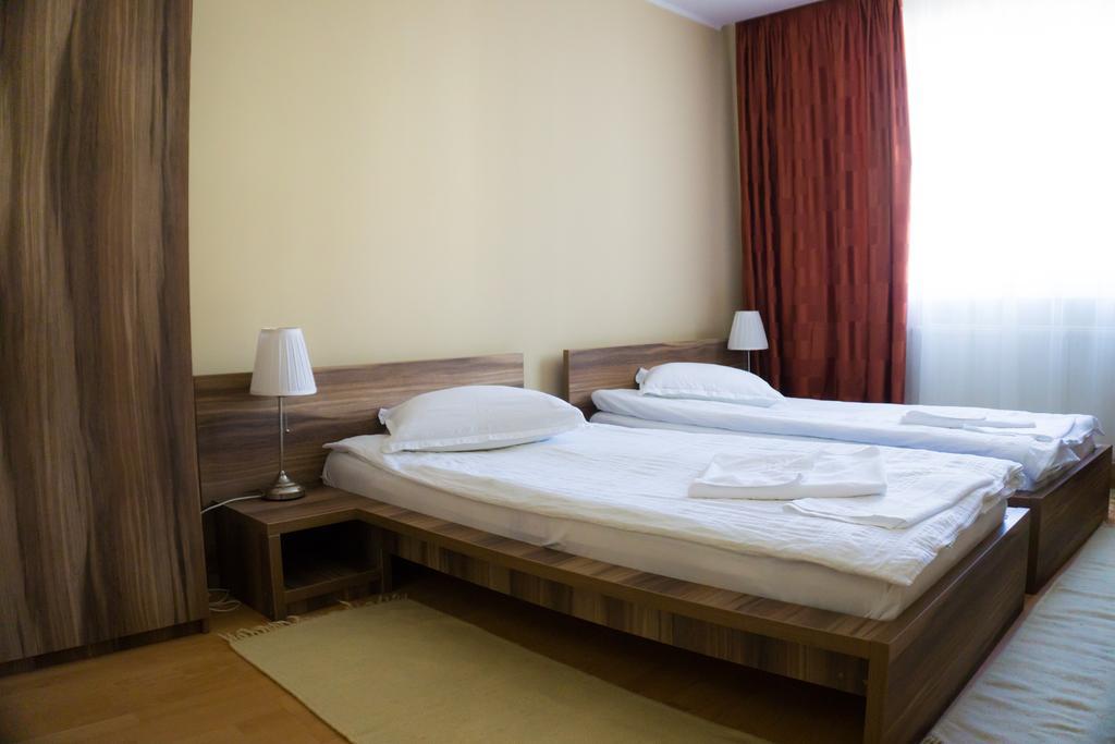 Hotel Merkur Miercurea Ciuc Exterior photo